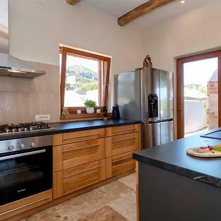 Luxury Galapagos * Hvar Town