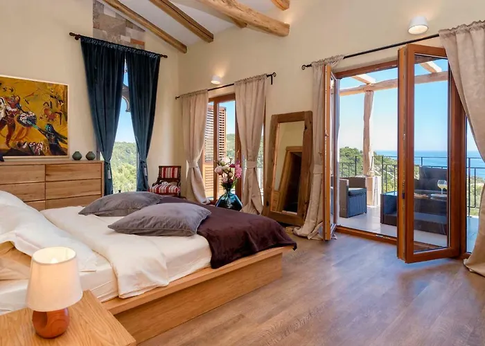 Luxury Galapagos * Hvar Town