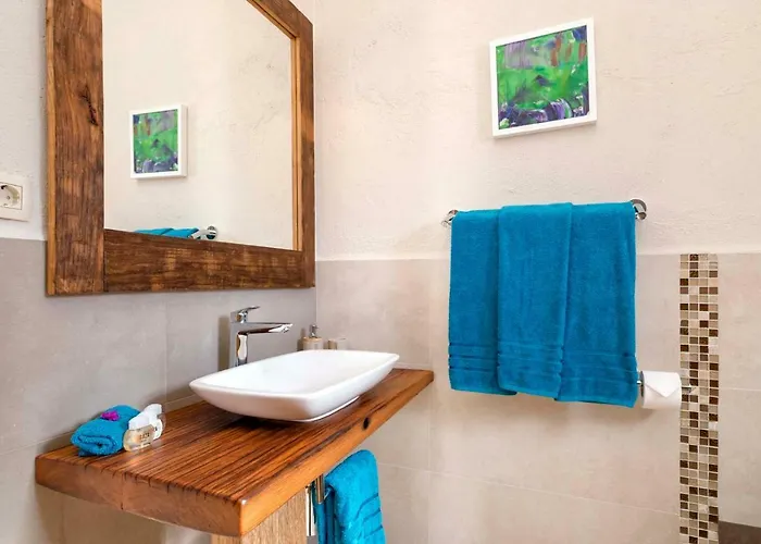 Luxury Galapagos Hvar Town